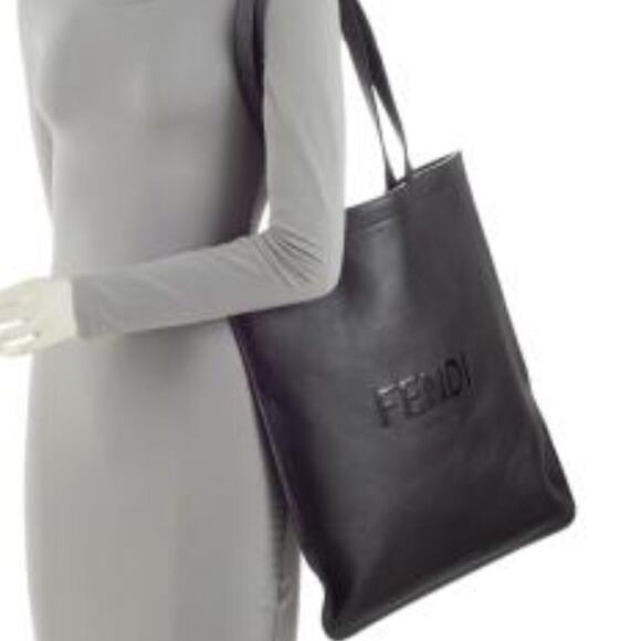 $2750 FENDI large TOTE black leather embossed Fendi logo excellent Condi… - Picture 3 of 15
